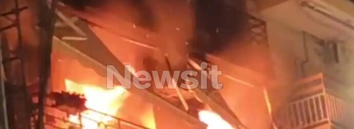 Συναγερμός στην Πυροσβεστική: Μεγάλη φωτιά σε πολυκατοικία με εγκλωβισμένους ενοίκους στην κάτω Τούμπα