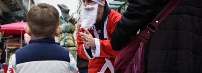 Εορταστικό ωράριο: Τελευταία ευκαιρία για δώρα – Πώς θα λειτουργήσουν τα καταστήματα μέχρι την Πρωτοχρονιά