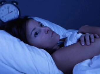 Η βιταμίνη που ρυθμίζει τον ύπνο και συχνά λείπει χωρίς να το καταλαβαίνουμε