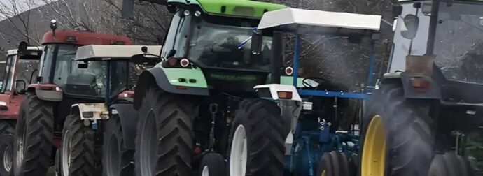 ΑΓΡΟΤΙΚΑ ΜΠΛΟΚΑ: ΚΛΙΜΑΚΩΣΗ ΤΩΝ ΚΙΝΗΤΟΠΟΙΗΣΕΩΝ ΑΠΟ ΤΟΥΣ ΑΓΡΟΤΕΣ