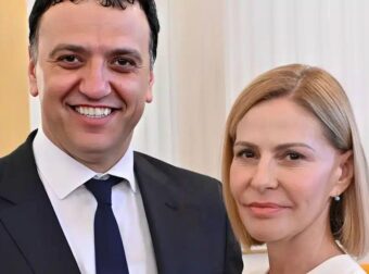 Έλαμψαν Τζένη Μπαλατσινού και Βασίλης Κικίλιας στα Θεοφάνεια στο λιμάνι του Πειραιά με τον γιο τους, Παναγιώτη – Αντώνιο