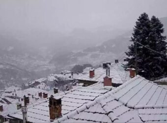 Ιωάννινα: Ξύπνησαν σήμερα και ήταν όλα… άσπρα: Πέφτουν χιόνια μέχρι και μέσα στο κέντρο της πόλης