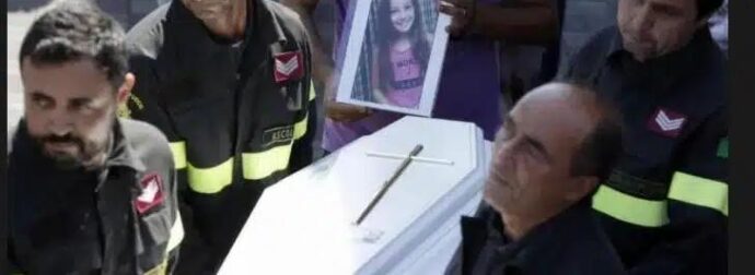 Ιταλία: Πυροσβέστες βρήκαν το σώμα μιας 9χρονης αλλά δυστυχώς – Τι βρήκαν κάτω από το σώμα της