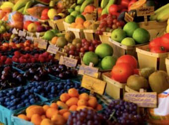 Οι γυναίκες μετά τα 50 πρέπει να τρώνε αυτά τα 2 φρούτα κάθε μέρα σύμφωνα με διατροφολόγο