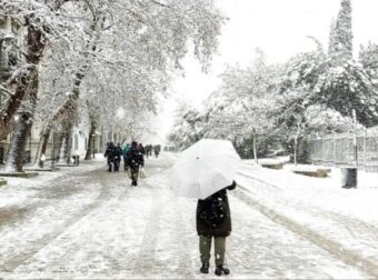 Ο χιονιάς της Δευτέρας: Ψυχρή εισβολή με τσουχτερό κρύο και απότομη πτώση του υδράργυρου έως 10°C – Πού θα χιονίσει