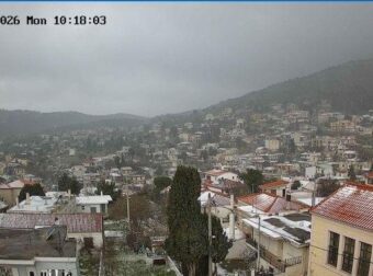 ΧΙΟΝΙΖΕΙ ΣΤΗΝ ΑΤΤΙΚΗ – ΓΕΜΙΖΟΥΝ ΦΩΤΟΓΡΑΦΙΕΣ ΤΑ ΚΟΙΝΩΝΙΚΑ ΔΙΚΤΥΑ