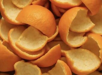 Σταματήστε να πετάτε τις φλούδες από τα πορτοκάλια. Δείτε 10 έξυπνα κόλπα για να τις χρησιμοποιήσετε στο σπίτι