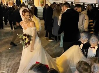 Κομοτηνή: Νηπιαγωγός παντρεύτηκε με 20 παρανυφάκια, τους αγαπημένους της μαθητές