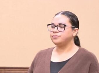 Τέξας – ΗΠΑ: Καθηγήτρια βίασε 14χρονο σε αυτοκίνητο ενώ στο πίσω κάθισμα κάθονταν άλλοι δύο μαθητές