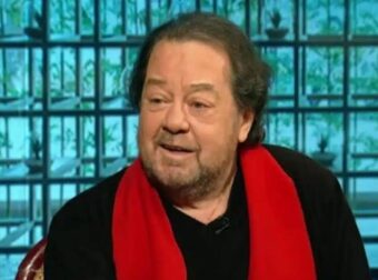 «Βóμβα» από Γιάννη Πάριο: «Tο σeξ το γνώρισα πρώτη φορά από μια…»