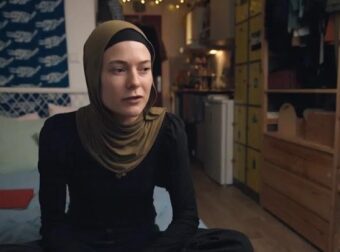 Ολλανδές φοιτήτριες δέχθηκαν να ζήσουν σε δομή με 125 πρόσφυγες για να «βοηθήσουν την ένταξή τους» και έπεσαν θύματα βιασμού