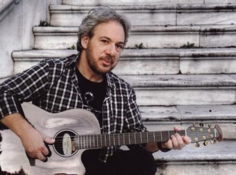 Ξανθιά, κούκλα, ευαίσθητη: Αυτή είναι η κόρη του Αντώνη Βαρδή, Καλλιστώ, που ζει μακριά από τα φώτα της δημοσιότητας