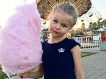 Σαν άγγελος με γαλάζια μάτια: Το πιο όμορφο κοριτσάκι του κόσμου έγινε 12 ετών & ανέβασε υπέροχες φωτογραφίες