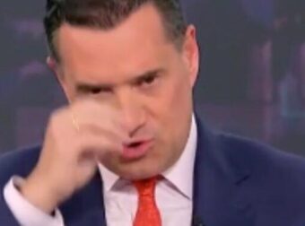 Άδωνις Γεωργιάδης: «Περιμένουμε νέο κύμα τον Φεβρουάριο, προλαβαίνετε να κάνετε το Eμβόλιo»