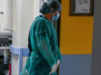 ΓΡΙΠΗ: ΓΕΜΙΖΟΥΝ ΤΑ ΝΟΣΟΚΟΜΕΙΑ – «ΘΕΡΙΖΕΙ» ΜΙΚΡΟΥΣ ΚΑΙ ΜΕΓΑΛΟΥΣ