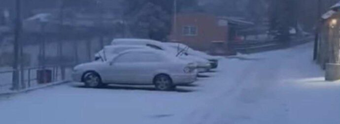 ΤΩΡΑ: ΧΙΟΝΙΖΕΙ ΣΤΗΝ ΘΕΣΣΑΛΟΝΙΚΗ – ΤΡΕΛΑΜΕΝΟΙ… ΟΙ ΚΑΤΟΙΚΟΙ – ΓΕΜΙΖΟΥΝ ΦΩΤΟ ΤΑ SOCIAL – ΟΙ ΠΕΡΙΟΧΕΣ ΠΟΥ «ΝΤΥΘΗΚΑΝ» ΣΤΑ ΛΕΥΚΑ