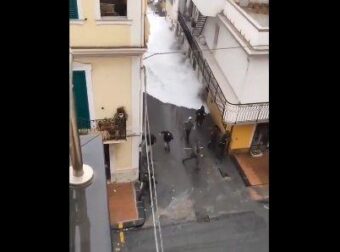 Απίστευτες εικόνες καταστροφής στην Ιταλία: Ο κυκλώνας Χάρι σήκωσε «τσουνάμι» μέσα στις πόλεις