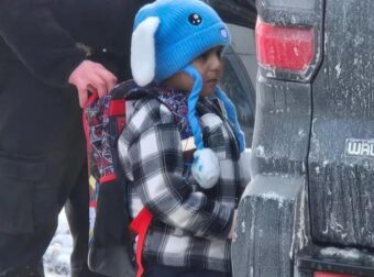 ΗΠΑ: ΣΥΝΕΛΑΒΑΝ 5ΧΡΟΝΟ ΑΓΟΡΑΚΙ ΚΑΘΩΣ ΓΥΡΙΖΕ ΣΠΙΤΙ ΤΟΥ