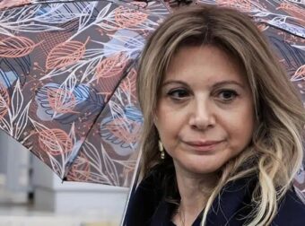 Τέτοια νούμερα ούτε ο Ανδρέας Παπανδρέου: «Σαρώνει» η Μαρία Καρυστιανού στις δημοσκοπήσεις