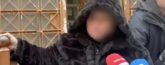 Σύζυγος της διευθύντριας: “Δεν αντέχω, ζω στο υπόγειο – Δέχομαι bullying”