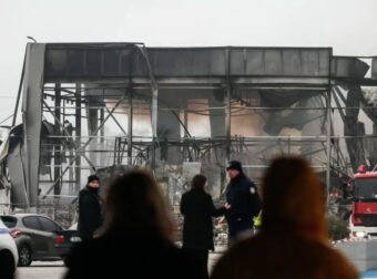 Τραγωδία στη Βιολάντα: «Οι εργαζόμενες στη νυχτερινή βάρδια ήταν μητέρες που το πρωί φρόντιζαν τα παιδιά τους»