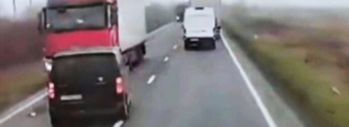 H εξήγηση πραγματογνώμονα: Γιατί το mini bus των οπαδών του ΠΑΟΚ έστριψε αριστέρα πριν την σύγκρουση