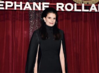 Αγνώριστη η Αθηνά Ωνάση με τεράστια μακριά χέρια