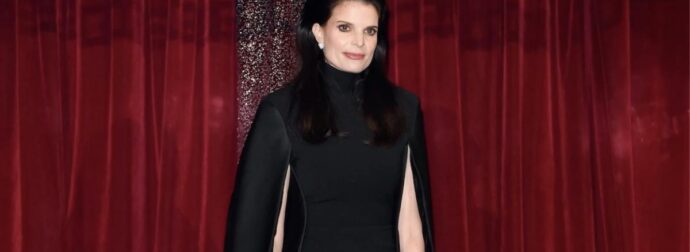 Αγνώριστη η Αθηνά Ωνάση με τεράστια μακριά χέρια