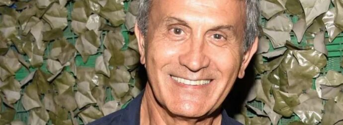 Θpήvoς για τον Γιώργο Νταλάρα