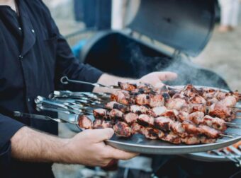 «Κλείδωσε» η μέρα της Καθαράς Δευτέρας: Τότε θα πετάξουμε αετό – Πότε η Τσικνοπέμπτη