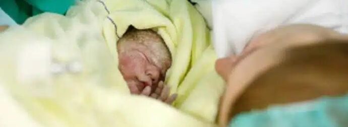 18χρονη έγκυος γέννησε μετά από 4 ώρες τοκετού