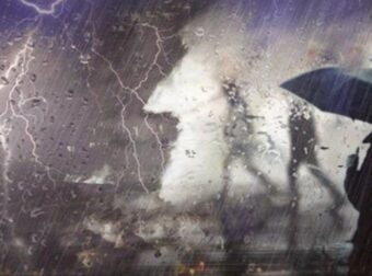 «Πνίγεται» αυτή την ώρα η Αττική: Ξέσπασε ξαφνικά σφοδρή καταιγίδα – Ποιες περιοχές πρέπει να προσέχουν τις επόμενες ώρες