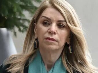Η πιο σοφιστικέ Ελληνίδα: H Έλλη Στάη με κασκόλ