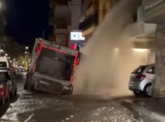 Παραλίγο τραγωδία σήμερα στην Ξάνθη : Άνοιξε ο δρόμος και… κατάπιε απορριμματοφόρο – Το απεγκλώβισε ο Στρατός (βίντεο)