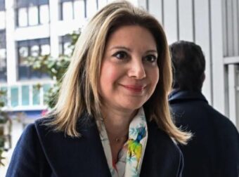 Ποιος Σφακιανάκης: Η νέα συνεργασία της Καρυστιανού για το κόμμα της «ρίχνει» οριστικά τον Μητσοτάκη