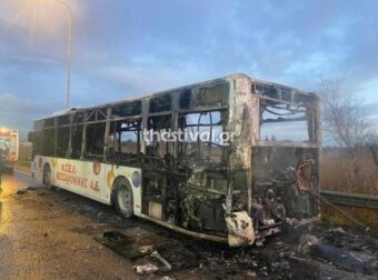 Φωτιά σε εν κινήσει αστικό λεωφορείο