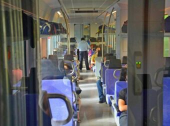 Τραγωδία: Έλληνας σκότωσε στο ξύλο ελεγκτή τρένου – Του ζήτησε να αποβιβαστεί γιατί δεν είχε εισιτήριο