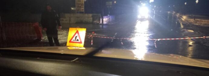 ΝΕΚΡΟΣ ΟΔΗΓΟΣ ΠΟΥ ΠΑΡΑΣΥΡΘΗΚΕ ΑΠΟ ΧΕΙΜΑΡΡΟ – ΜΑΧΗ ΝΑ ΑΝΑΣΥΡΘΕΙ Η ΣΟΡΟΣ