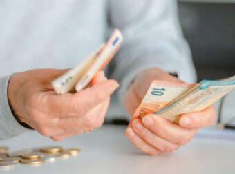 ΕΚΤΑΚΤΗ ΑΝΑΚΟΙΝΩΣΗ ΣΟΚ ΓΙΑ ΣΥΝΤΑΞΕΙΣ: ΤΑ ΠΑΙΡΝΟΥΝ ΟΛΑ ΠΙΣΩ