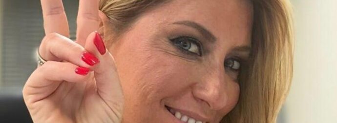 Η Σία Κοσιώνη επέστρεψε σπίτι: Τα πρώτα λόγια και η οικογενειακή φωτογραφία με τον Κώστα Μπακογιάννη και τον γιο τους