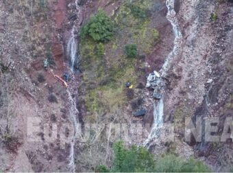 «Πάγωσαν» οι Αστυνομικοί: Αυτοκίνητο έπεσε σε γκρεμό 300 μέτρων και όταν το πλησίασαν είδαν μέσα τον οδηγό νεκρό, γυμνό και ακέφαλο