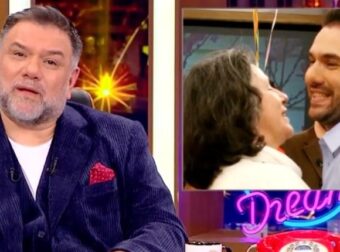 «Λύγισε» στον αέρα του The 2night Show o Αρναούτογλου: Του έδειξαν βίντεο με την μητέρα του και… – «Παρακαλάς να φύγει να μην τυραννιέται»