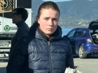 ΑΥΤΟΣ ΕΙΝΑΙ Ο 25ΧΡΟΝΟΣ ΠΟΥ ΤΡΙΓΥΡΙΖΕΙ ΜΕ ΤΗΝ ΕΞΑΦΑΝΙΣΜΕΝΗ ΛΟΡΑ