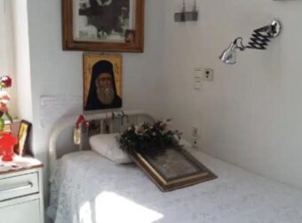 Τόπος Προσευχής για ασθενείς το δωμάτιο με τον αριθμό 2 στο Αρεταίειο, όπου εκοιμήθη ο Άγιος Νεκτάριος