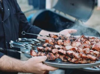 ΚΛΕΙΔΩΣΕ Η ΚΑΚΟΚΑΙΡΙΑ: ΜΑΥΡΗ ΤΣΙΚΝΟΠΕΜΠΤΗ ΛΟΓΩ ΚΑΙΡΟΥ – ΠΟΙΕΣ ΠΕΡΙΟΧΕΣ ΘΑ ΕΠΗΡΕΑΣΤΟΥΝ