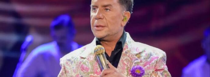 ΕΚΤΑΚΤΟ: ΜΕΤΑΦΕΡΟΥΝ ΕΣΠΕΥΣΜΕΝΑ ΣΤΟ ΝΟΣΟΚΟΜΕΙΟ ΤΟΝ ΓΙΩΡΓΟ ΜΑΖΩΝΑΚΗ, ΜΕ ΕΝΤΟΝΟΥΣ ΠΟΝΟΥΣ ΚΑΙ ΠΟΛΥ ΥΨΗΛΟ ΠΥΡΕΤΟ