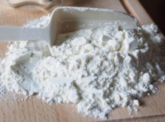 ΠΡΟΣΟΧΗ! ΑΝΑΚΑΛΟΥΝΤΑΙ ΔΥΟ ΠΑΣΙΓΝΩΣΤΕΣ ΜΑΡΚΕΣ ΑΛΕΥΡΙ – ΑΝΙΧΝΕΥΘΗΚΕ ΕΠΙΚΙΝΔΥΝΗ ΟΥΣΙΑ