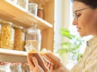 Ύποπτα για ογκογένεση αυτά τα τρόφιμα – «Θρέφουν» τα καρκινικά κύτταρα και δεν λείπουν από κανένα ντουλάπι