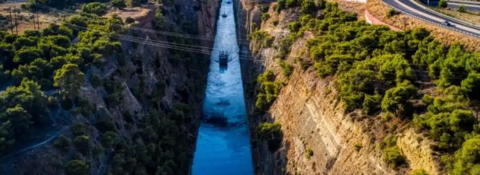 Συναγερμός στις Αρχές: Σορός εντοπίστηκε να επιπλέει στον Ισθμό της Κορίνθου