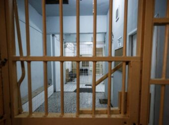 Άγρια δολοφονία στις φυλακές Δομοκού – Πυροβόλησαν κρατούμενο μέσα στο κελί του